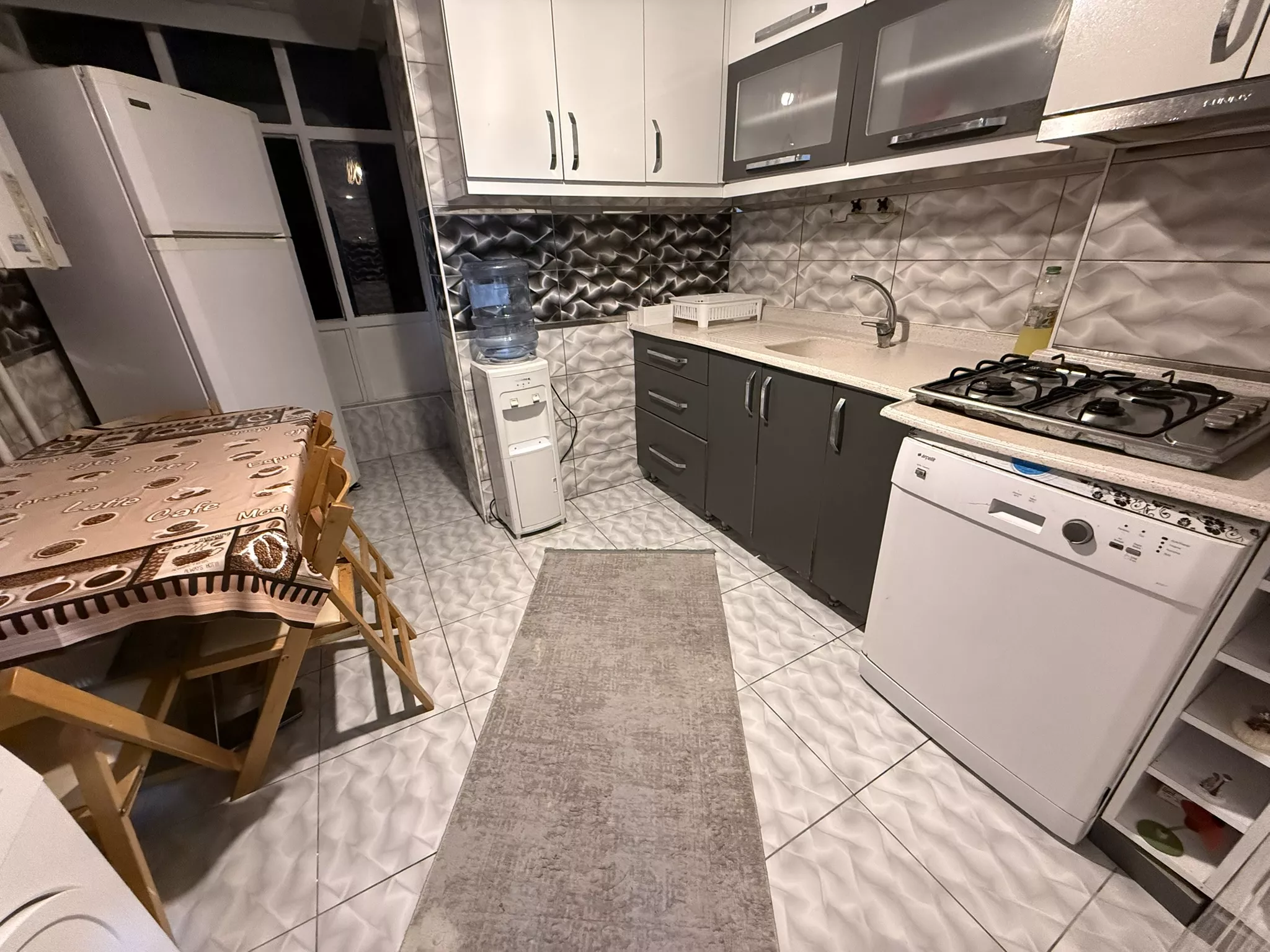 İŞÇİ BLOKLARINDA EŞYALI 3+1 GENİŞ DAİRE CADDE ÜZERİ