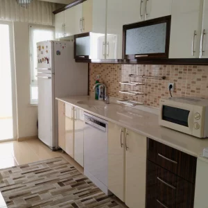 AŞIKPAŞA MAHALLESİNDE MERKEZİ KONUMDA 3+1 EŞYALI SATILIK DAİRE